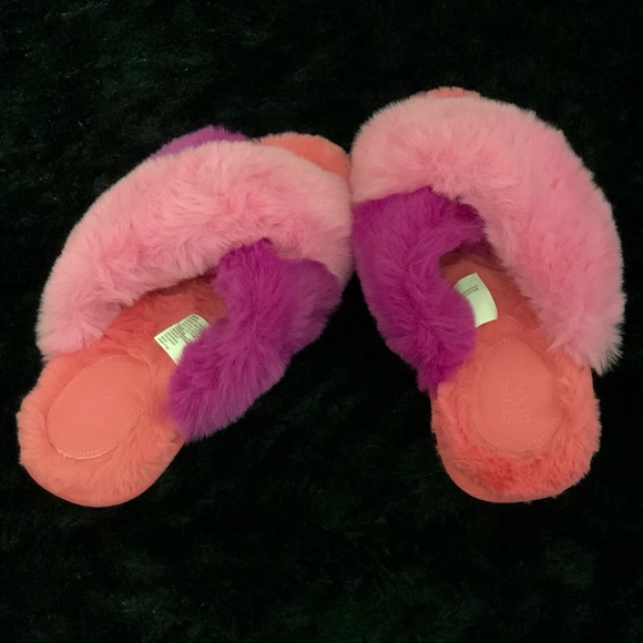 Girls' Brooklyn Crossband Fur Slippers - Cat & Jack™ - Picture 9 of 9